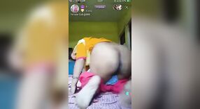 MMCS India Milfa Desi berbagi payudara besar dan vaginanya dengan penggemar online 3 min 10 sec