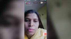 MMCS India Milfa Desi berbagi payudara besar dan vaginanya dengan penggemar online 3 min 20 sec