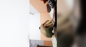 Desi ibu rumah tangga nemu dheweke tutuk kapenuhan jago ing mms video 3 min 10 sec