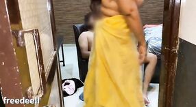 Remaja India dengan pantat besar merasakan MMS pertamanya di kamar hotel 7 min 20 sec