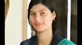 मीरा, देसी भाभी असलेले हा भारतीय सेक्स व्हिडिओ पहा 3 मिन 20 सेकंद