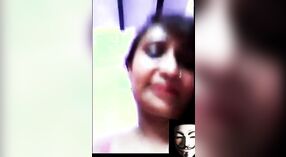 Girl nakal flaunts dheweke amba susu ing india jinis video 1 min 10 sec