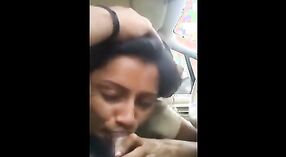 Sexe sensuel en plein air avec sa femme infidèle Mallu dans une voiture 0 minute 0 sec