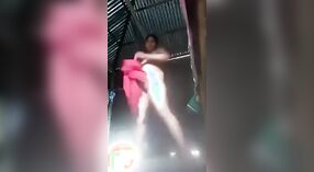 Nudo del Bangladesh casalinga piaceri se stessa con un XXX giocattolo del sesso 0 min 0 sec