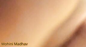 Indio desi chico disfruta de hardcore pussyfucking con una chica peluda y húmeda en sari amarillo 8 mín. 40 sec
