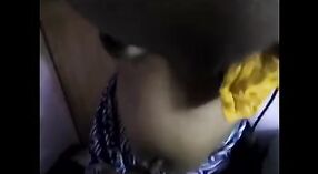 Indiase Tante Anita ' S Grote borsten en Desi seks in een heet Video 2 min 40 sec