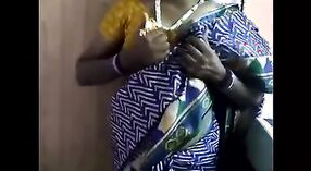 Indiase Tante Anita ' S Grote borsten en Desi seks in een heet Video 0 min 40 sec