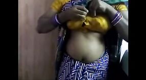 Indiase Tante Anita ' S Grote borsten en Desi seks in een heet Video 0 min 50 sec