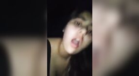 Desi XXX vídeo apresenta um jovem menina dando um intenso Boquete 2 minuto 20 SEC