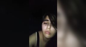 Desi XXX vídeo apresenta um jovem menina dando um intenso Boquete 3 minuto 00 SEC