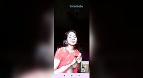 Gadis Desi pamer dodo sing akeh kanggo pelanggan ing obrolan pribadi 2 min 30 sec