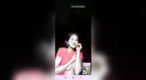 Gadis Desi pamer dodo sing akeh kanggo pelanggan ing obrolan pribadi 2 min 40 sec
