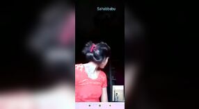 Gadis Desi pamer dodo sing akeh kanggo pelanggan ing obrolan pribadi 0 min 50 sec