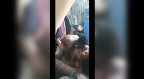 Desi cô gái cố gắng ra ngoài truyền giáo vị trí với Cô Ấy Bangladeshi bạn trai trong này ẩn cam video 1 tối thiểu 20 sn