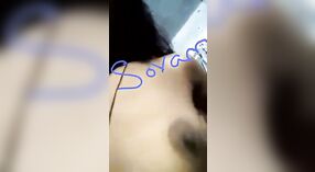 Hint ev hanımı ile küçük göğüsler şeritler ve gösterileri kapalı ona vücut içinde MMS selfie video 3 dakika 10 saniyelik
