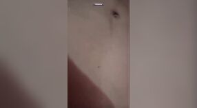 Espectáculo de sexo telefónico de bhabhi indio con su esposo y otras parejas casadas 3 mín. 20 sec