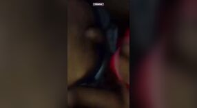 Espectáculo de sexo telefónico de bhabhi indio con su esposo y otras parejas casadas 4 mín. 20 sec