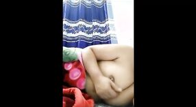 Пухленькая индийская красотка занимается сексом по телефону 7 минута 00 сек