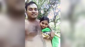 Seks luar ruangan pertama pasangan India di desa: adegan dari film 0 min 0 sec