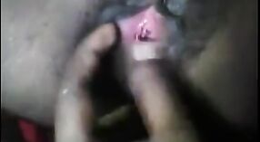 Indyjski kolegium dziewczyna dostaje niegrzeczny z jej palce i widać od jej nagi ciało 3 / min 20 sec