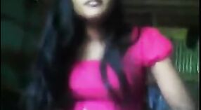भारतीय महाविद्यालयीन मुलगी आपल्या बोटांनी खोडकर बनते आणि तिचे नग्न शरीर दाखवते 0 मिन 0 सेकंद