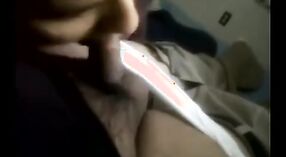 Indiase tiener krijgt haar mond gevuld met sperma in desi MMS schandaal 4 min 00 sec