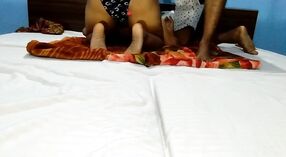 Индийская тетя и ее племянник устроили дикий секс втроем в гостиничном номере 1 минута 40 сек