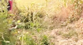 Amateur paar enjoys hardcore outdoor seks in Indiase Porno video - 2 min 20 sec