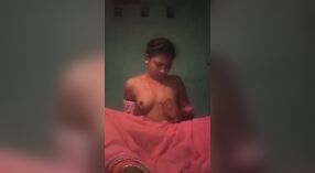 A mulher indiana é marota na aldeia com dedilhado e sexo 0 minuto 40 SEC