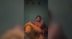 Indiano moglie prende cattivo in il village con diteggiatura e sesso 1 min 10 sec