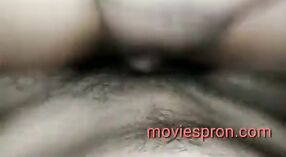 Desi bhabhi ottiene il suo riempimento di Devar intenso sesso in questo caldo video fatto in casa 4 min 30 sec