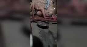 قرنية الفاسقات في قرية الباكستانية الانخراط في المتشددين الجنس مع زوجها 0 دقيقة 0 ثانية