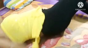 Video porno amatir pasangan Desi menampilkan ibu yang terangsang dan suaminya yang botak 0 min 0 sec