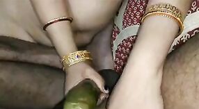 Desi Bhabhi ' s Sensuele seksuele ontmoeting met een goed begiftigde Partner 0 min 30 sec