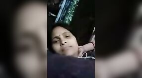 Desi Bhabhi pyszni jej mokre i napalone piersi na kamery 0 / min 40 sec