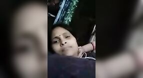 Desi Bhabhi pyszni jej mokre i napalone piersi na kamery 0 / min 50 sec