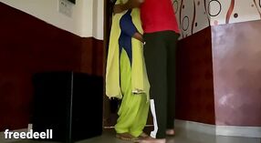 بھارتی ماں دھوکہ دیتی ہے پر اس کے ساتھی کے ساتھ ایک گرم ، شہوت انگیز مقعد جنسی سیشن 0 کم از کم 0 سیکنڈ
