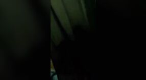 A câmara escondida captura o sexo caseiro fumegante do Casal indiano 2 minuto 50 SEC