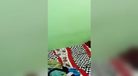 மறைக்கப்பட்ட கேமரா இந்திய தம்பதியினரின் நீராவி வீட்டு உடலுறவை பிடிக்கிறது 3 நிமிடம் 30 நொடி