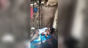 দক্ষিণ ভারতীয় এমএমএস ভিডিওতে একটি তরুণ দম্পতি একটি বাষ্পীয় এনকাউন্টার উপভোগ করছে 1 মিন 50 সেকেন্ড