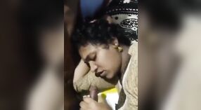 Sevimli ve tombul Desi kız verir bir expert oral seks içinde bu ev yapımı video 1 dakika 30 saniyelik