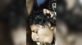 Sevimli ve tombul Desi kız verir bir expert oral seks içinde bu ev yapımı video 2 dakika 40 saniyelik