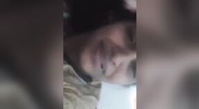 Sevimli ve tombul Desi kız verir bir expert oral seks içinde bu ev yapımı video 4 dakika 00 saniyelik