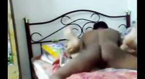 Verborgen camera vangt Indiase tante ' s intense seks met haar vriendje 5 min 20 sec