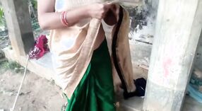 Koca götlü Hintli MİLF çiftlikte kendi göğüslerini sağıyor 1 dakika 10 saniyelik