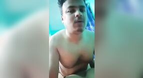 Desi pareja se entrega en caliente MMC sexo con su mejor amigo 4 mín. 00 sec