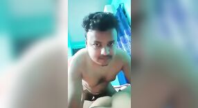 Desi casal indulges em quente MMC sexo com seus o melhor amigos 4 minuto 20 SEC