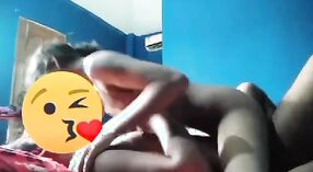 Gadis ramping dengan payudara kecil mengendarai ayam keras Desi dalam video XXX yang menyakitkan 2 min 20 sec