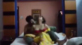 Una película porno de Gujarat con una pareja casada que se entrega al sexo oral y al juego anal 3 mín. 00 sec