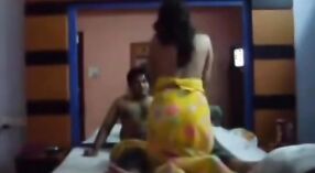 Una película porno de Gujarat con una pareja casada que se entrega al sexo oral y al juego anal 3 mín. 40 sec